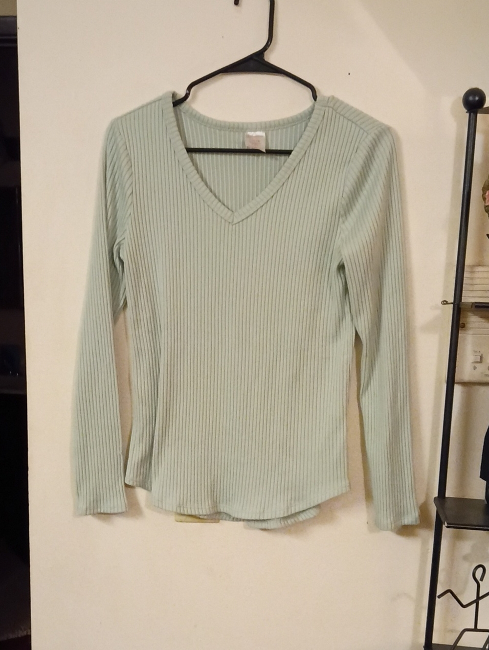 No Boundaries Ribbed V-Neck Long Sleeve Top - Light Sage Size Large